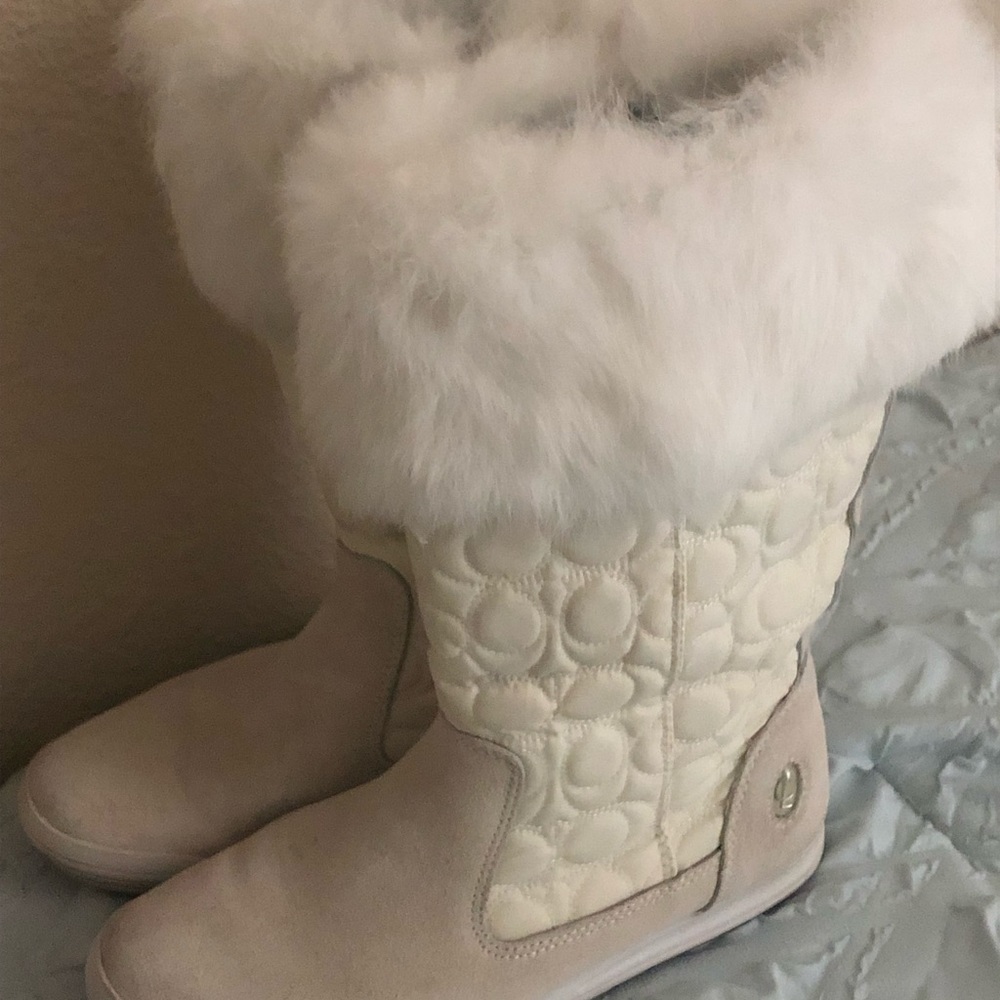 Gorgeous White Fur COACH “Talen” Boots!